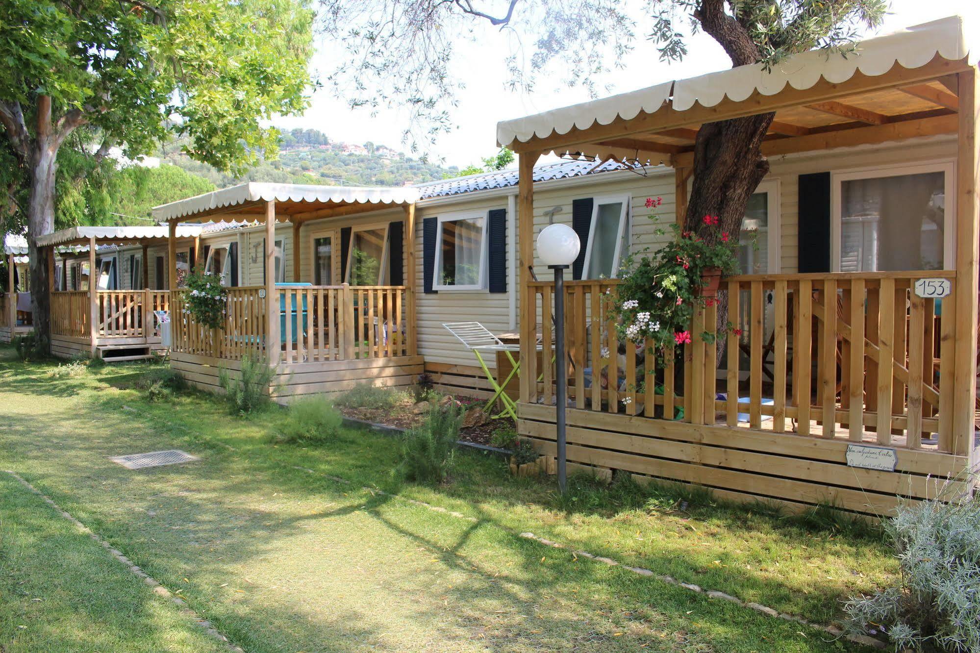 Camping Delfino Albenga Exterior foto